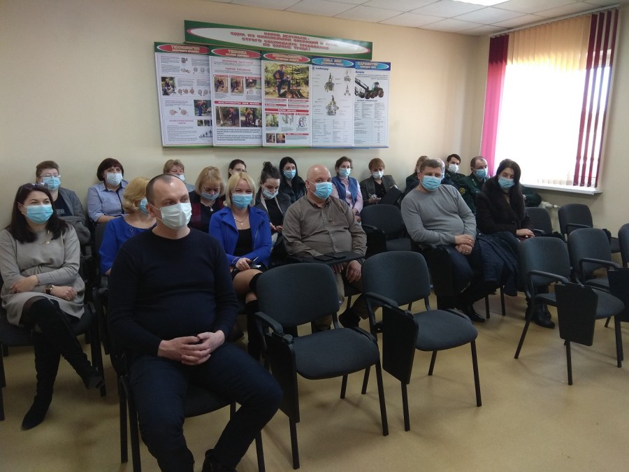 Коллектив Березинского лесхоза на собрании с представителями прокуратуры